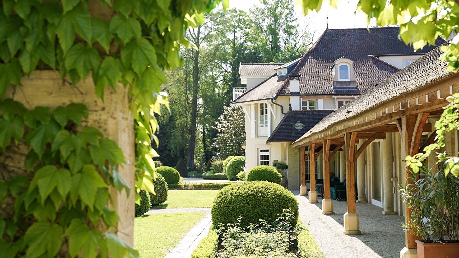 HOSTELLERIE DE LEVERNOIS