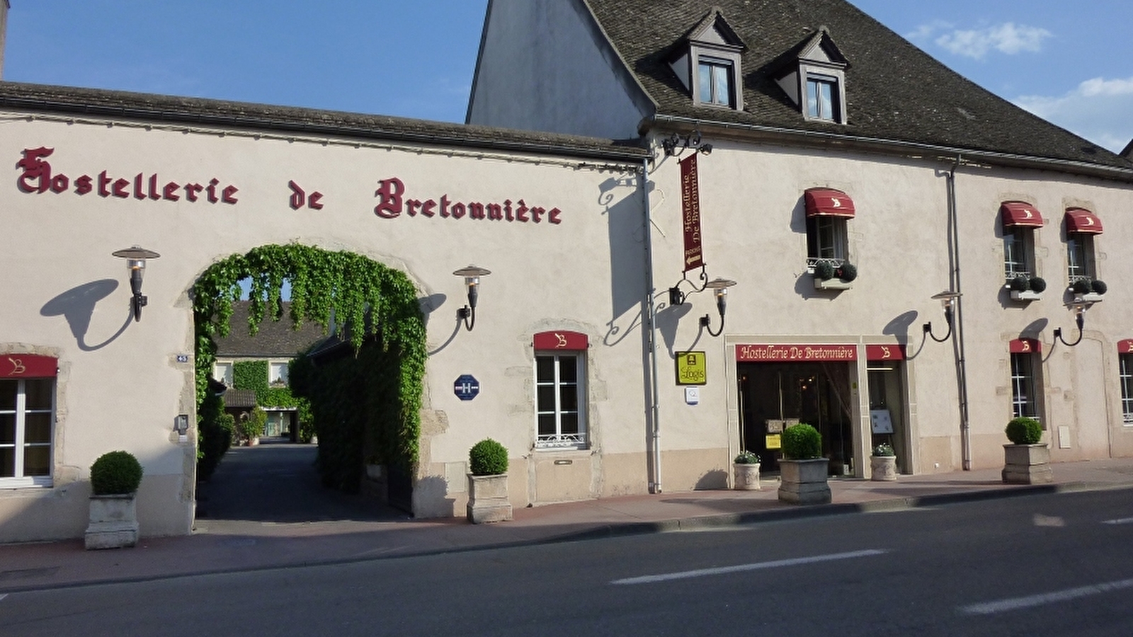 HOSTELLERIE DE BRETONNIERE